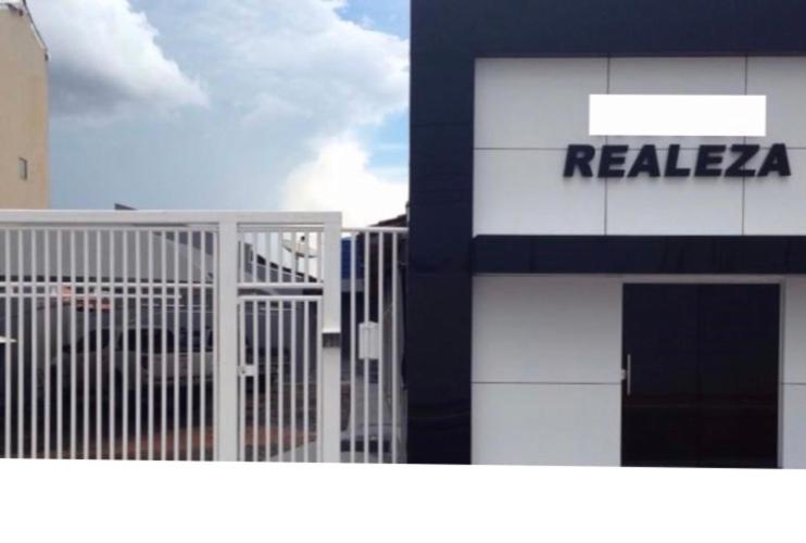 标准间, Kitnet Realeza