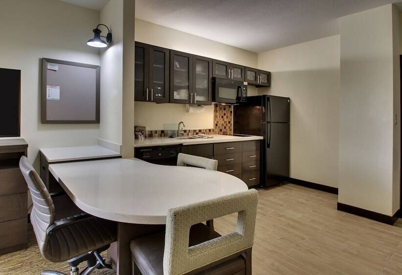 Люкс, Candlewood Suites Wichita East, An Ihg