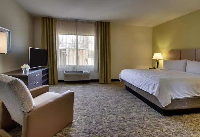 Deluxe Suite King Bed, Candlewood Suites Wichita East, An Ihg