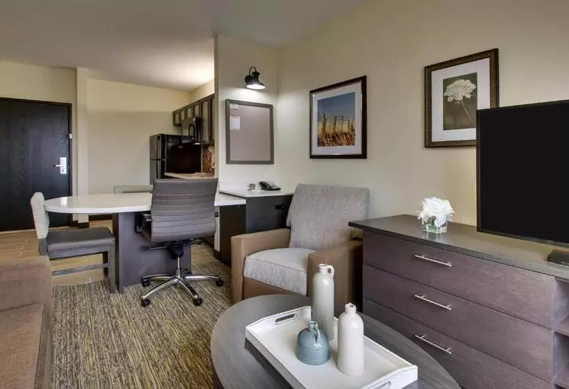 اتاق استاندارد با تخت بزرگ برای معلولان, Candlewood Suites Wichita East, An Ihg