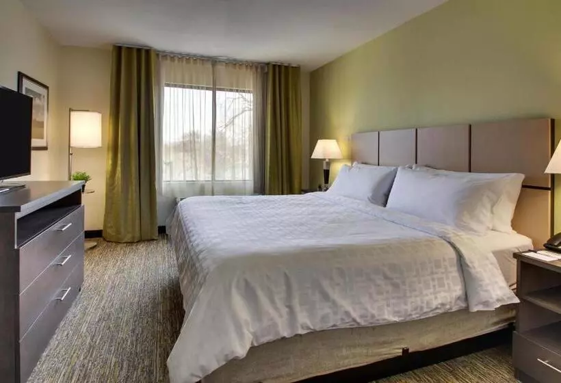 اتاق استاندارد با تخت بزرگ برای معلولان, Candlewood Suites Wichita East, An Ihg