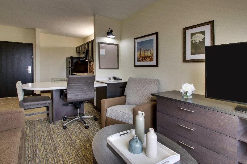 Люкс Кровать Кинг, Candlewood Suites Wichita East, An Ihg