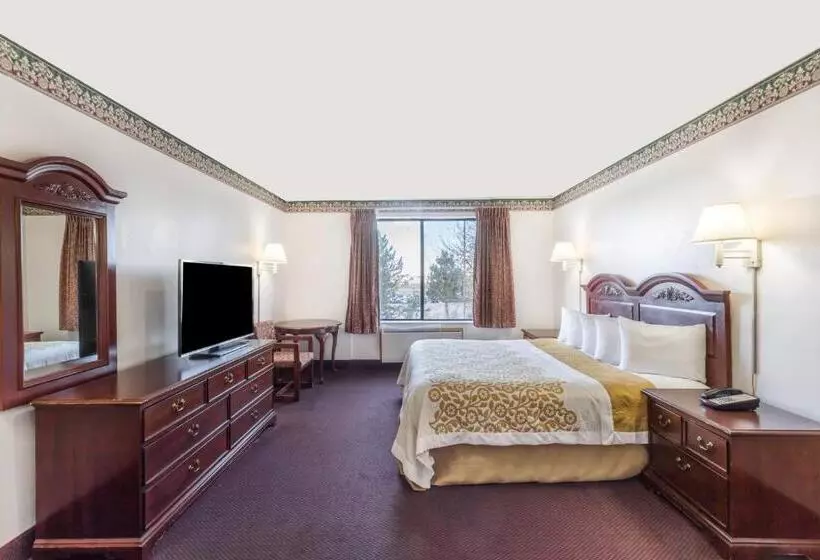 キングサイズベッドのスタンダードルーム, Days Inn By Wyndham Evanston Wy