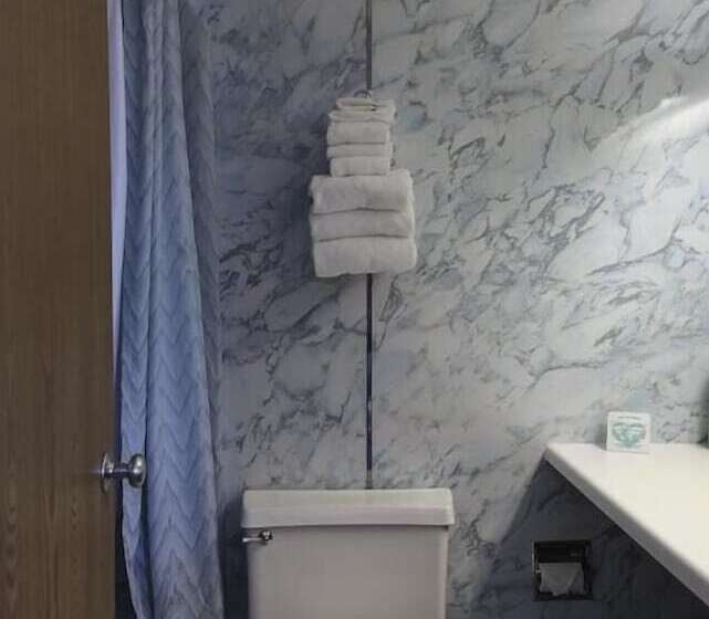 غرفة قياسية مزوَّدة بشُرفة, The Vista