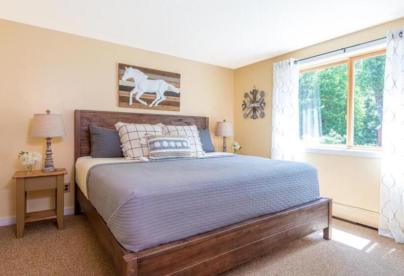 غرفة قياسية سرير كينج, White Horse Lodge