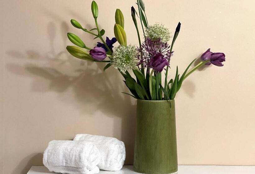 غرفة قياسية رباعية, White Horse Lodge