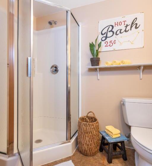 غرفة قياسية رباعية, White Horse Lodge