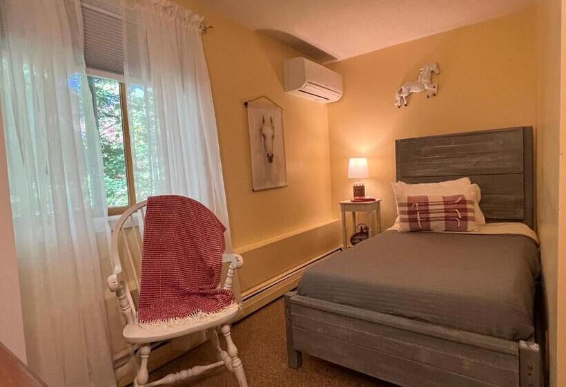 غرفة إقتصادية, White Horse Lodge