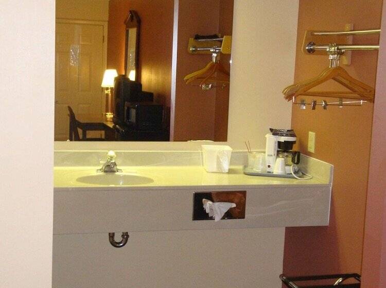 غرفه قياسيه سريرين مزدوجين, Wilmington Inn