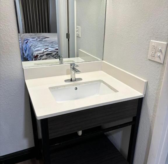Номер Superior Адаптированный для Инвалидов, Red Roof Inn Wildwood, Fl   The Villages