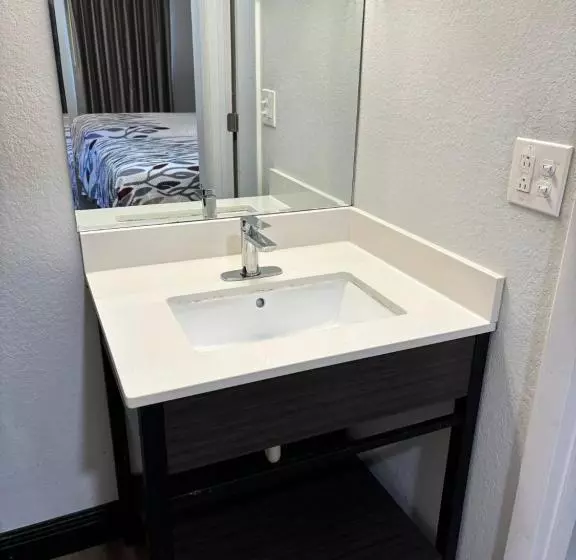身障者適用スーペリアールーム, Red Roof Inn Wildwood, Fl   The Villages