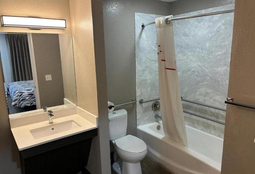 Номер Superior Адаптированный для Инвалидов, Red Roof Inn Wildwood, Fl   The Villages