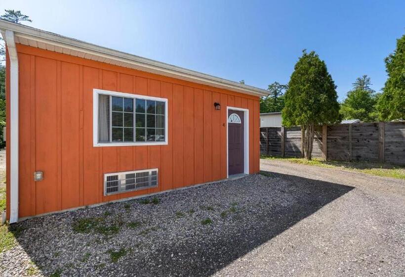 منزل غرفة نوم واحدة, Wagon Wheel Motel