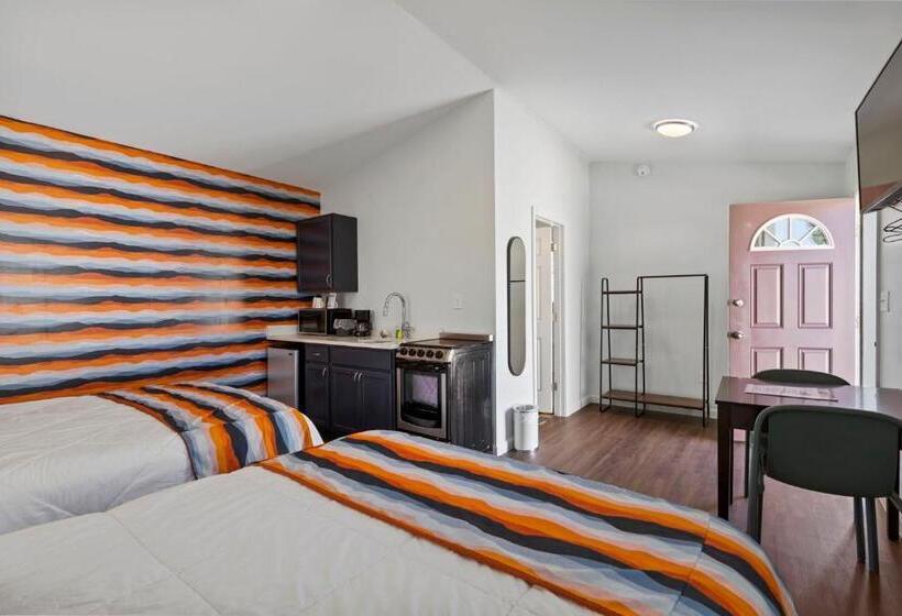 منزل غرفة نوم واحدة, Wagon Wheel Motel