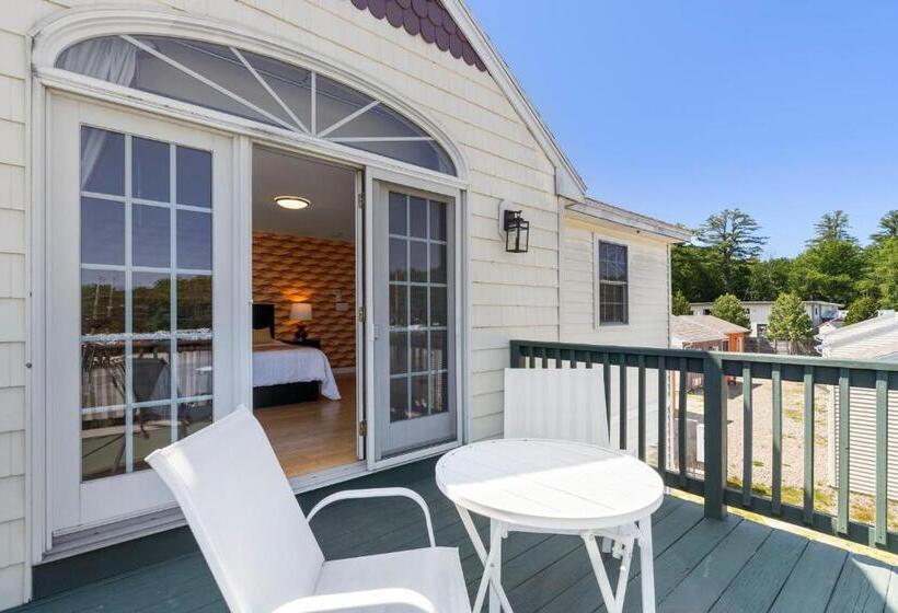 جناح ديلوكس, Wagon Wheel Motel