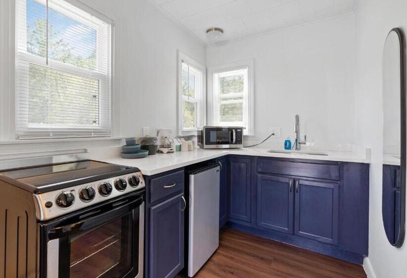 إستوديو قياسى, Wagon Wheel Motel