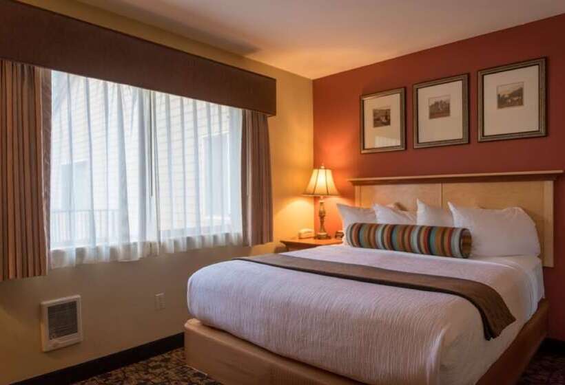 Люкс, Whispering Woods Resort