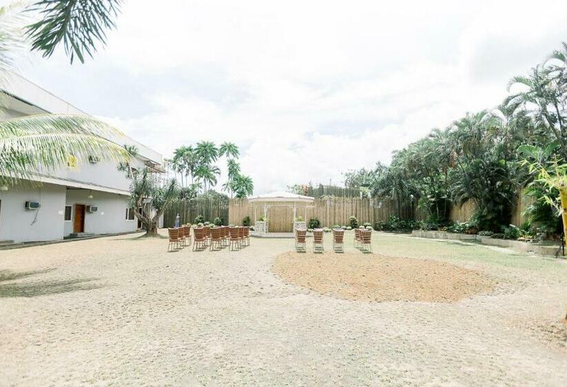 اتاق استاندارد سه تخته با چشمانداز باغ, Valencia