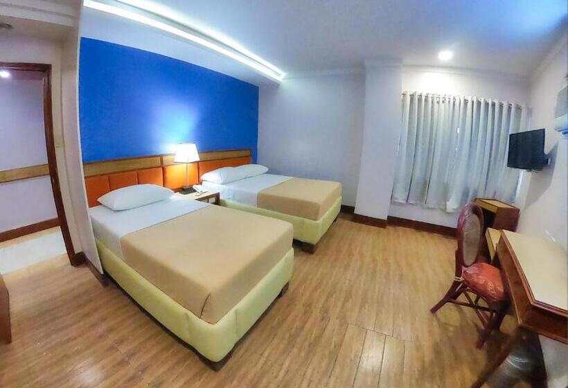 اتاق استاندارد سه تخته با چشمانداز باغ, Valencia