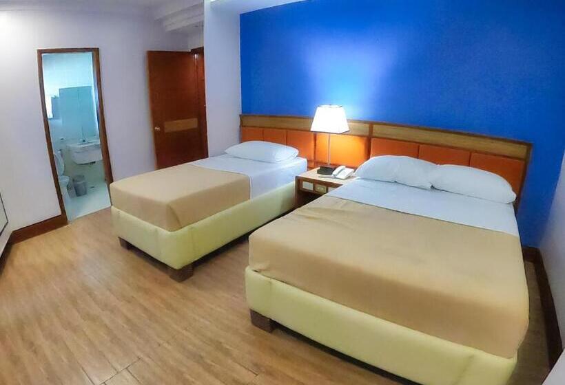 اتاق استاندارد سه تخته با چشمانداز باغ, Valencia