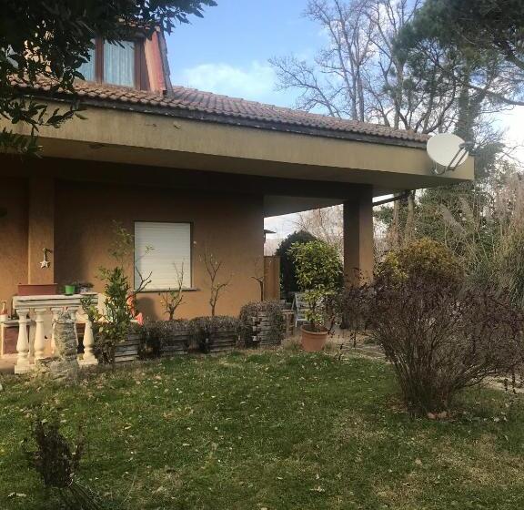 غرفة قياسية مطلّة علي الحديقة, Arturo & Trilly