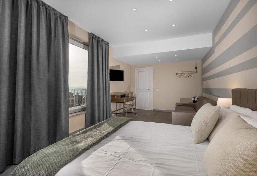 غرفة قياسية رباعية, Viverone Lakes