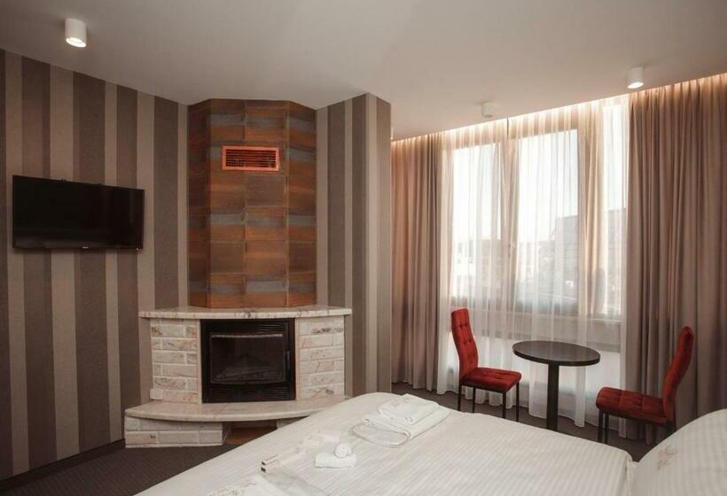 带城市景观的套间, Chicago