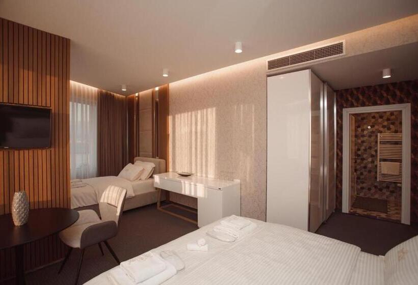 חדר משפחתי דלוקס, Chicago