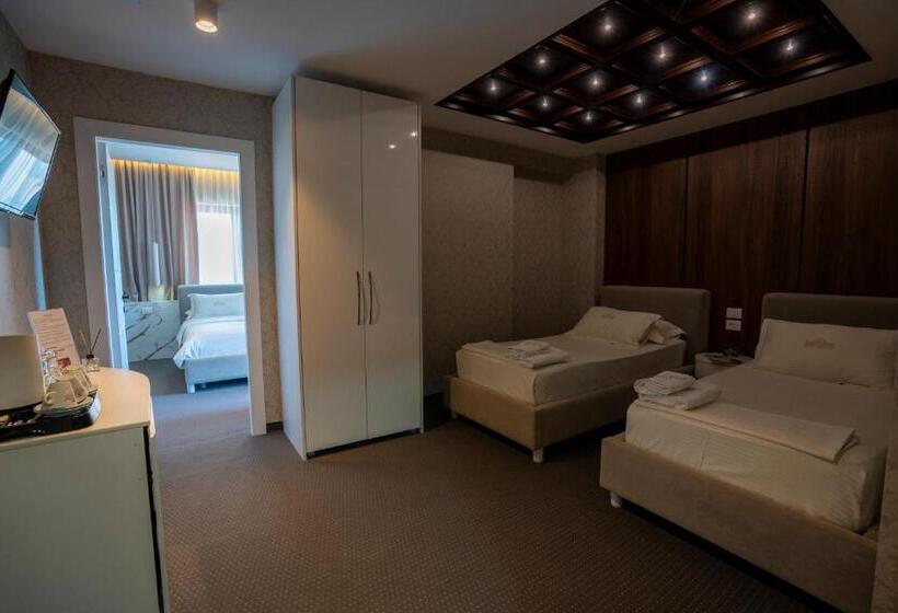 חדר דלוקס לארבעה, Chicago