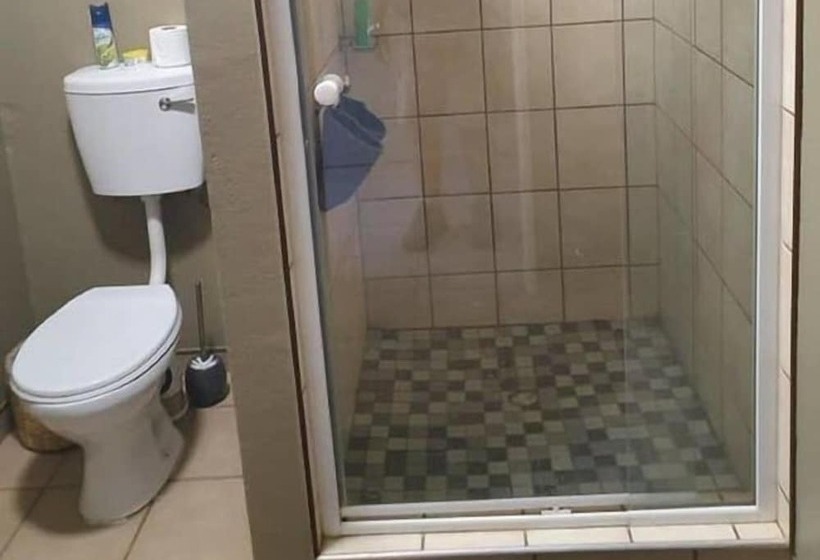 اتاق خانوادگی, Okaputa Guest Farm