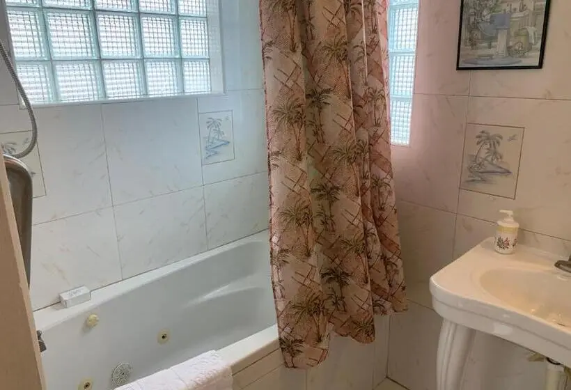 اتاق استاندارد با تخت بزرگ, Aileen Palm Cove Ja