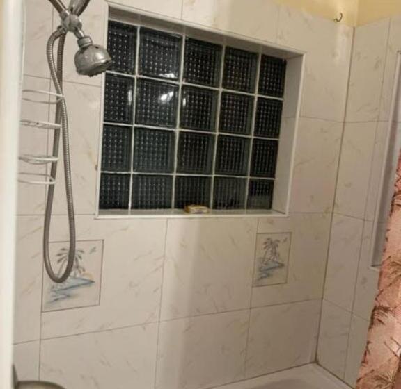 اتاق استاندارد با تخت بزرگ, Aileen Palm Cove Ja