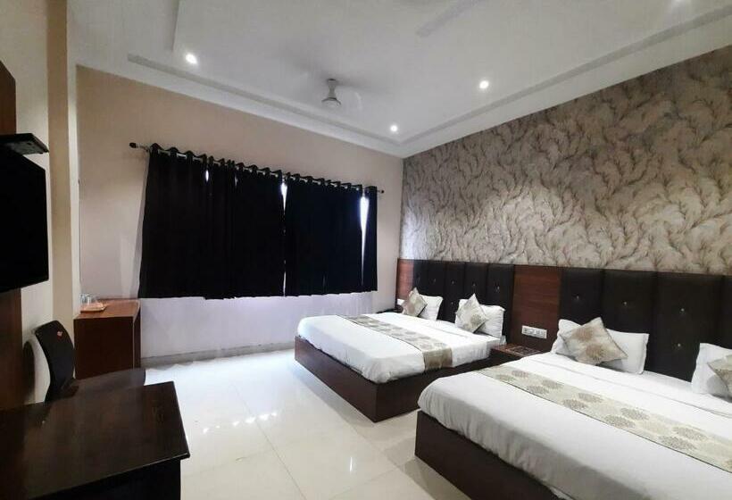 جناح عائلي, Anchitwalking Distance To Golden Temple