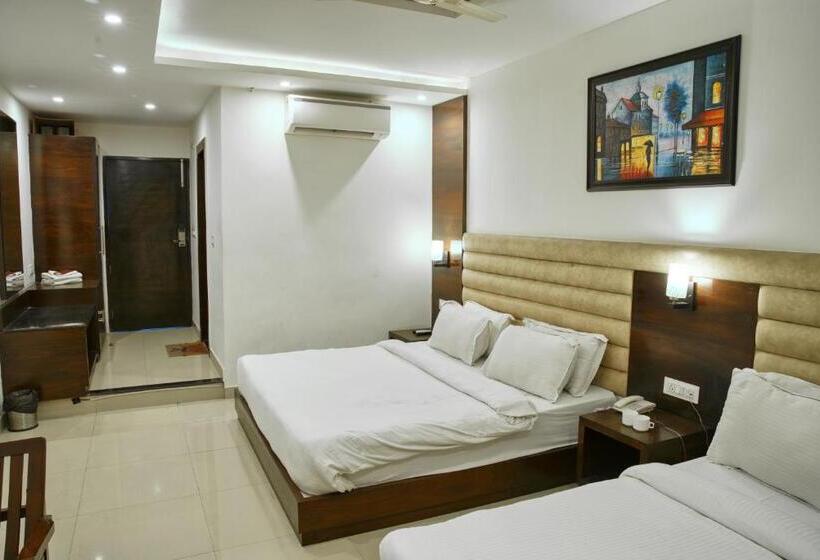 Standard Triple Room, Height View Residency