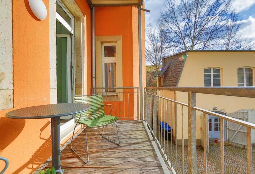 2 Bedroom Suite with Balcony, Limehome Dresden Jordanstraße