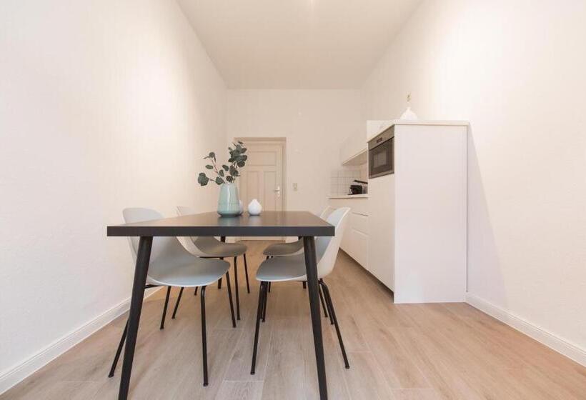 2 Bedroom Suite with Balcony, Limehome Dresden Jordanstraße
