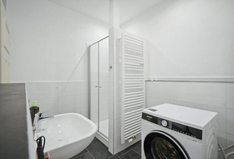 스탠다드 스튜디오, Limehome Dresden Jordanstraße
