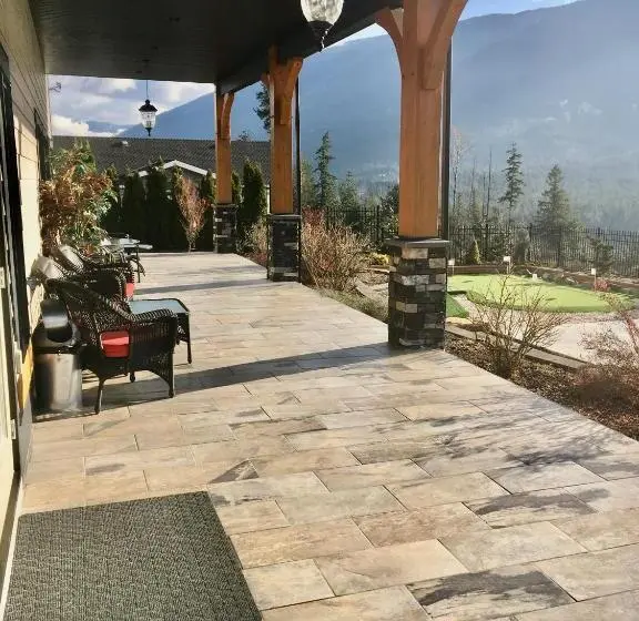 デラックススイート, Kootenay Wild Guest Suites