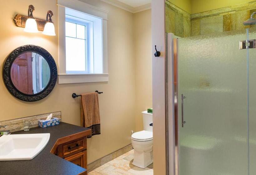 סטודיו דלוקס, Kootenay Wild Guest Suites