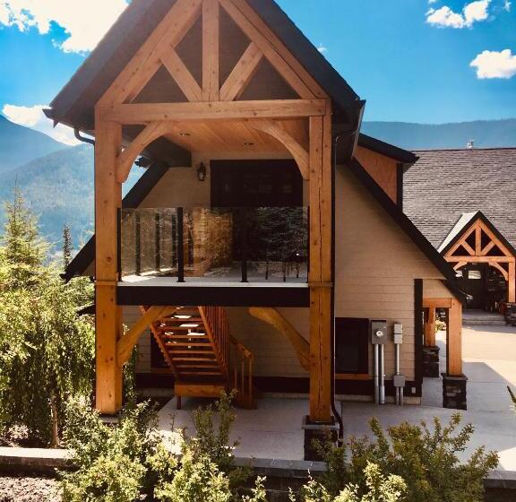 סוויטה אקזקיוטיב, Kootenay Wild Guest Suites