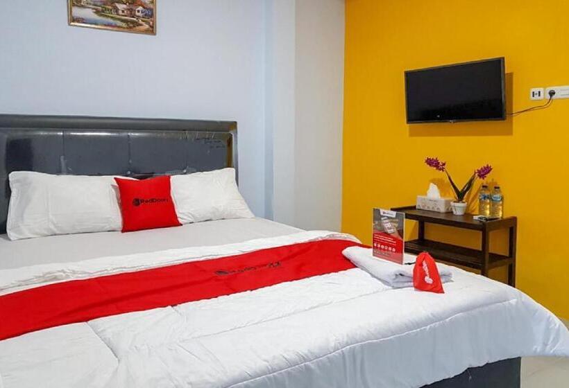 Номер Economy, Reddoorz Near Rsud Kota Luwuk