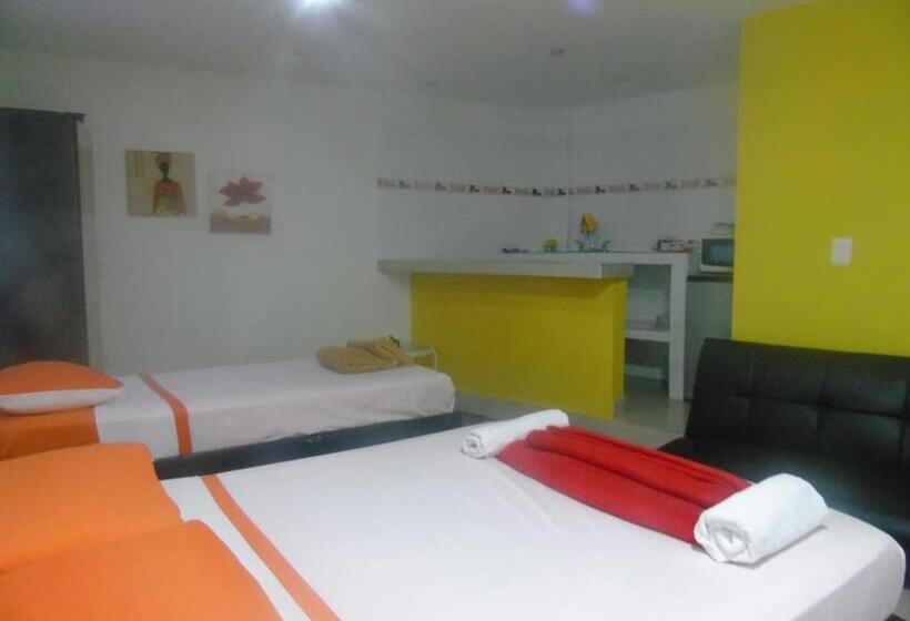 Четырехместный Номер Стандарт, Posada Miss Joyce House