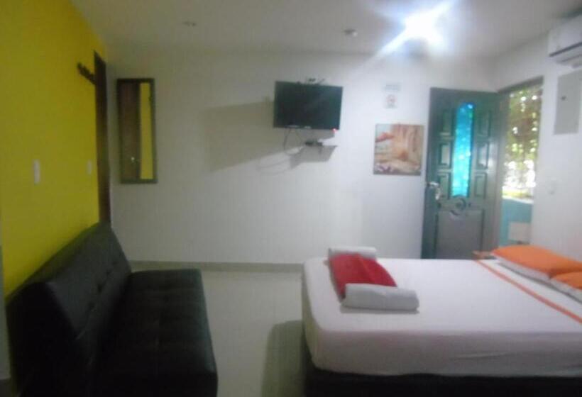 Четырехместный Номер Стандарт, Posada Miss Joyce House