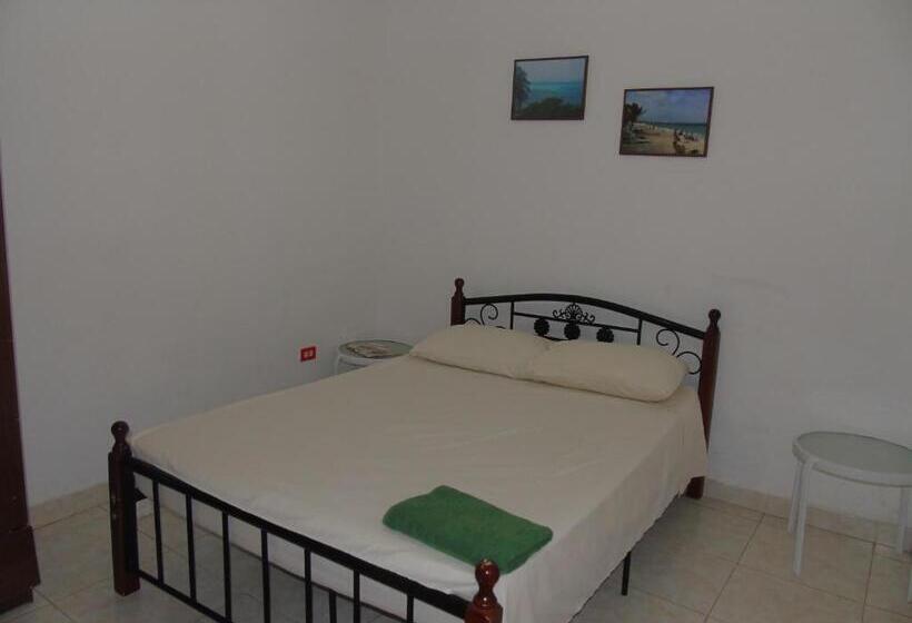 Номер Стандарт, Posada Miss Joyce House