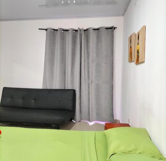标准间, Posada Miss Joyce House