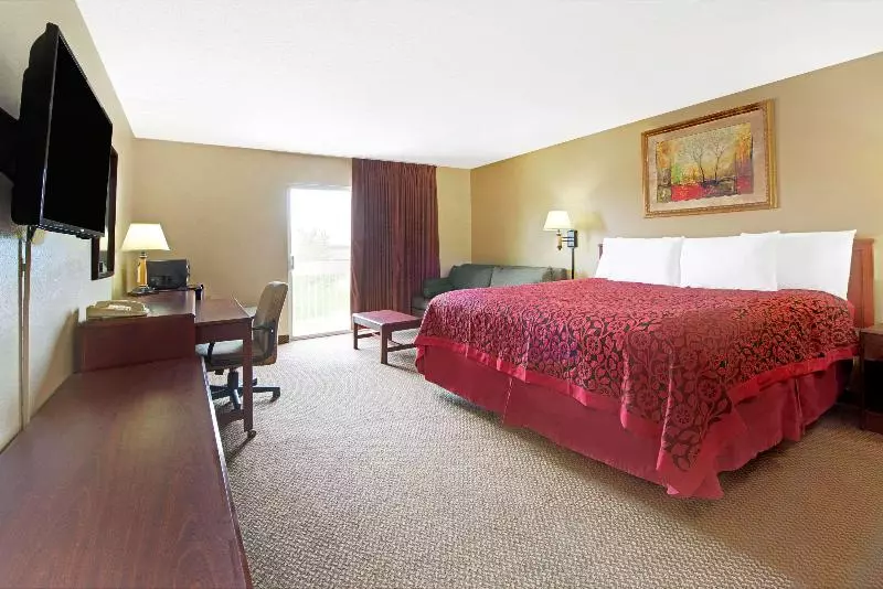 اتاق استاندارد با تخت بزرگ, Days Inn By Wyndham St. Louis/westport Mo
