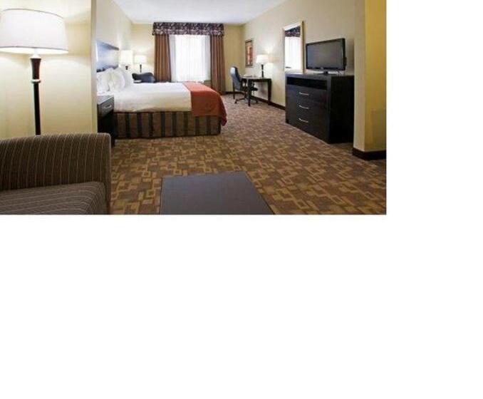 מיטת קינג בסוויטה, Holiday Inn Express And Suites Snyder, An Ihg