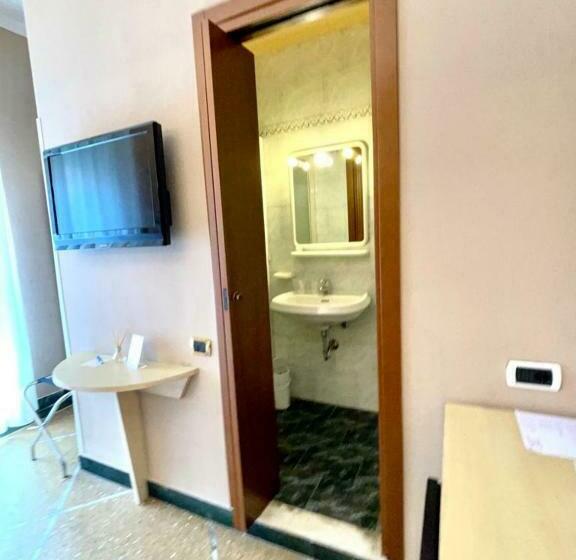 اتاق استاندارد, Maria