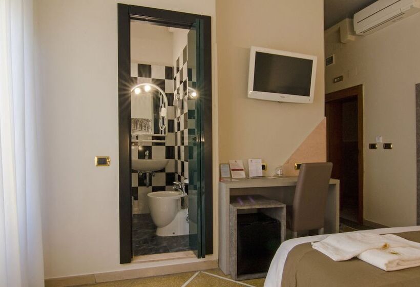 اتاق استاندارد یک نفره, Maria