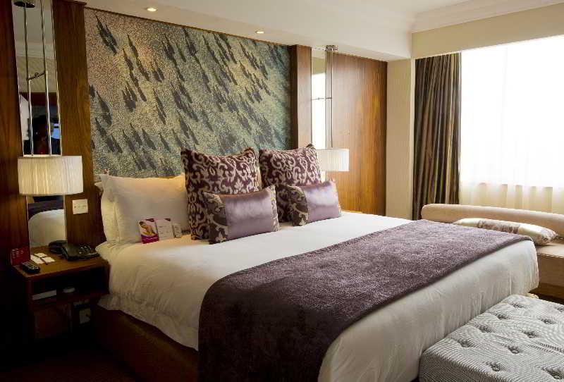 سوییت اجرایی, Monomotapa